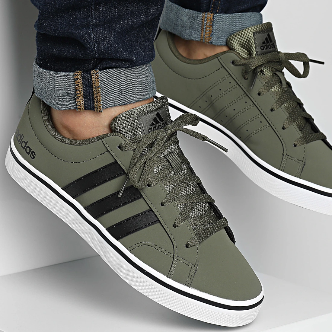 Baskets VS Pace 2.0 HP6002 Olive Strata Core Black Footwear White